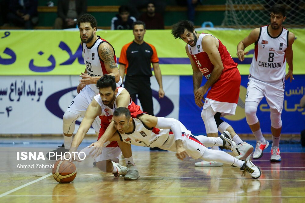 ایزدپناه: باشگاه‌ها هم در بی‌برنامگی لیگ بسکتبال مقصرند