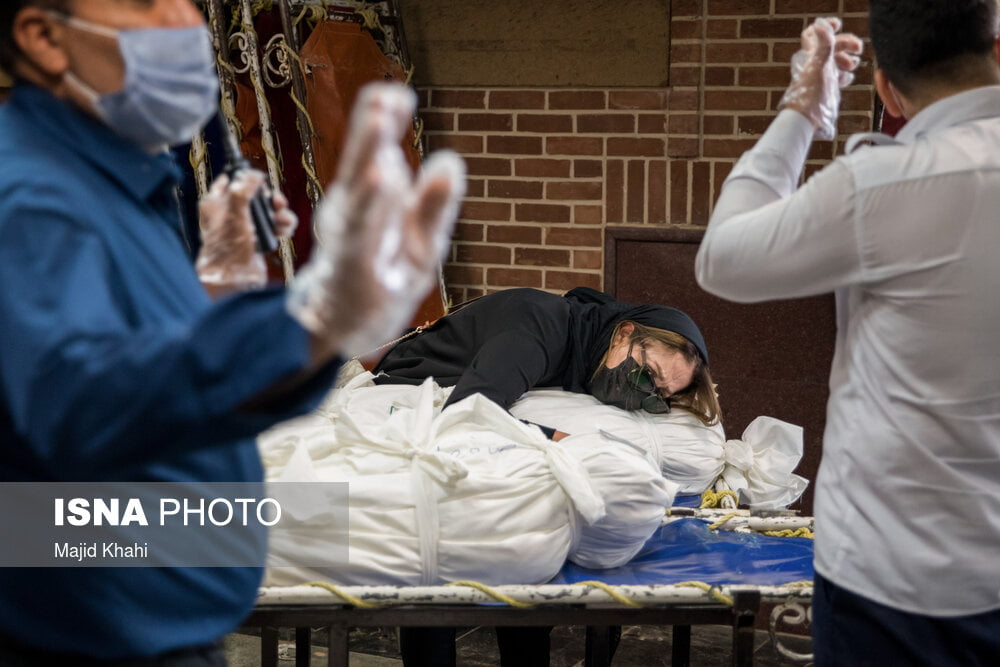 چگونه با خانواده‌ای که عزیزشان بر اثر کرونا فوت کرده، رفتار کنیم؟