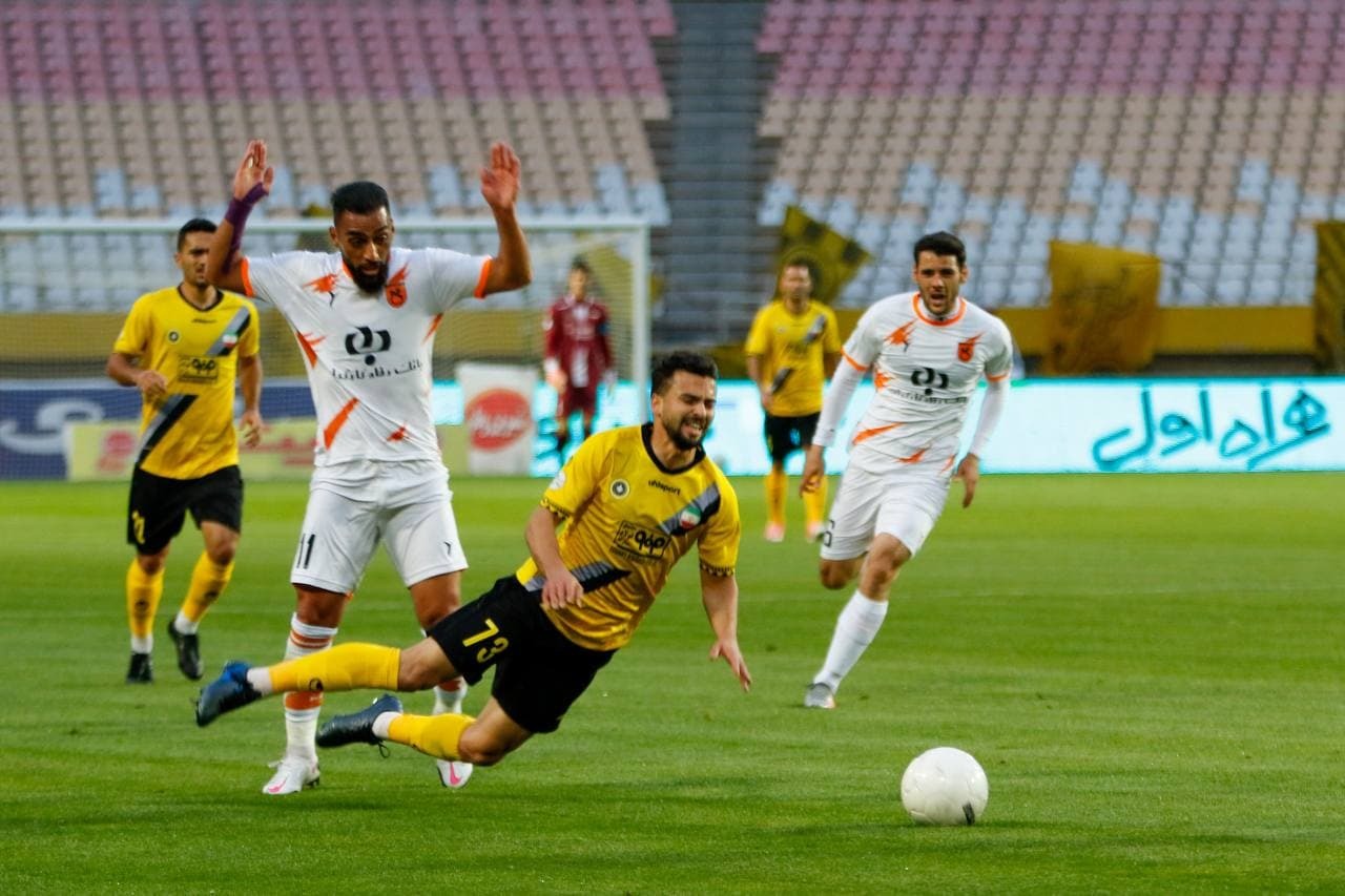 سپاهان به دنبال پس گرفتن صدر از پرسپولیس/ کمالوند با سایپا به پیکان رسید