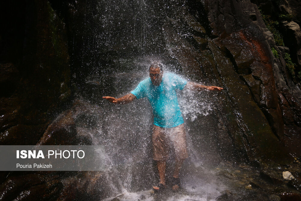 ایسنا - مسافران آبشار «گنجنامه»
