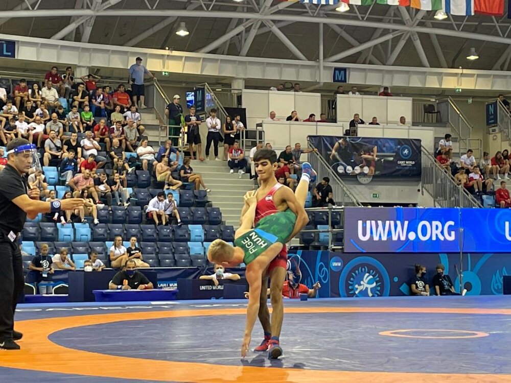 صعود رضایی و عبدولی به نیمه نهایی کشتی فرنگی نوجوانان جهان