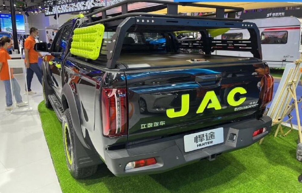 شایتان سبز, افتحیلی با شانس حوزر در بازار ایران/ اختر