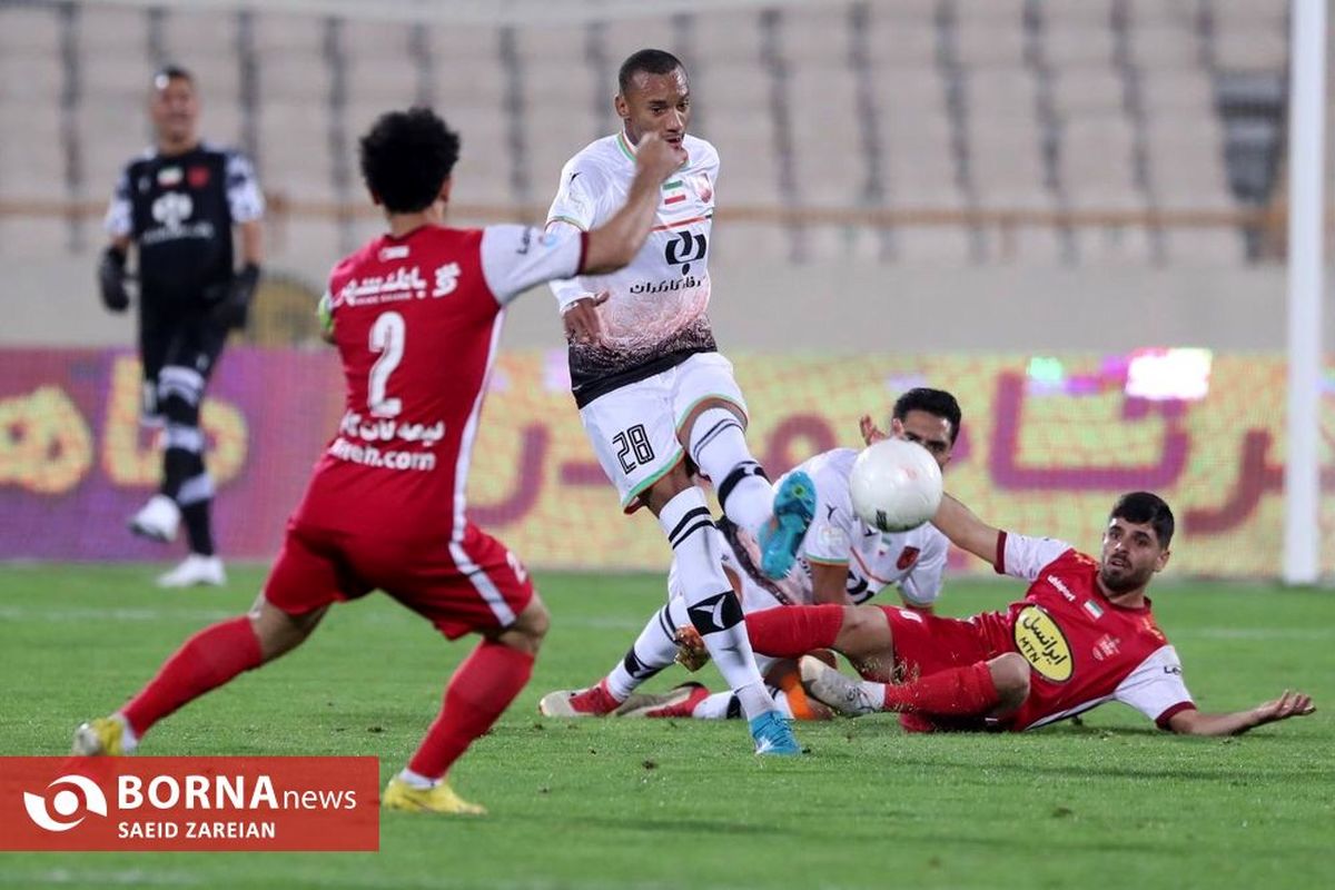 رفسنجانا پرسپولیس را در اختیار گرفت