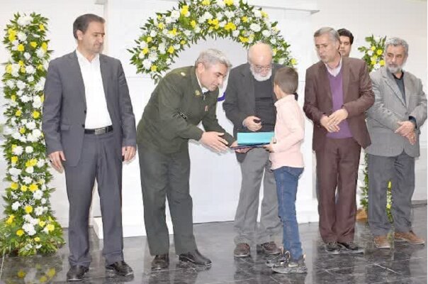 برگزیدگان مسابقات قرآن و عترت و نماز در بهاباد تجلیل شدند - خبرگزاری مهر | اخبار ایران و جهان