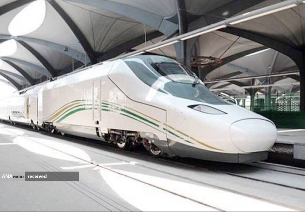 قطاری که روزانه بیش از ۸۰ مرتبه زائران را بین مکه و مدینه جابه‌جا می‌کند