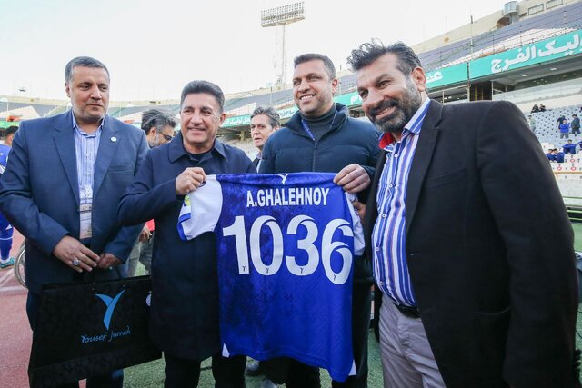 تقدیر و تشویق بی‌امان قلعه‌نویی و فحاشی به دستیارش توسط استقلالی‌ها!