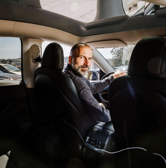 وقتی میلیاردر ایرانی دنیای فناوری راننده تاکسی بود/ عکس