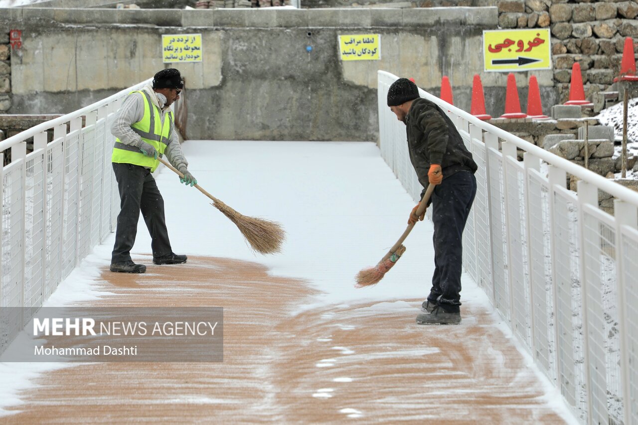 بارش رقصان برف بهاری در اردبیل؛ سفیدی پاکبازانه در نوروز - خبرگزاری مهر | اخبار ایران و جهان