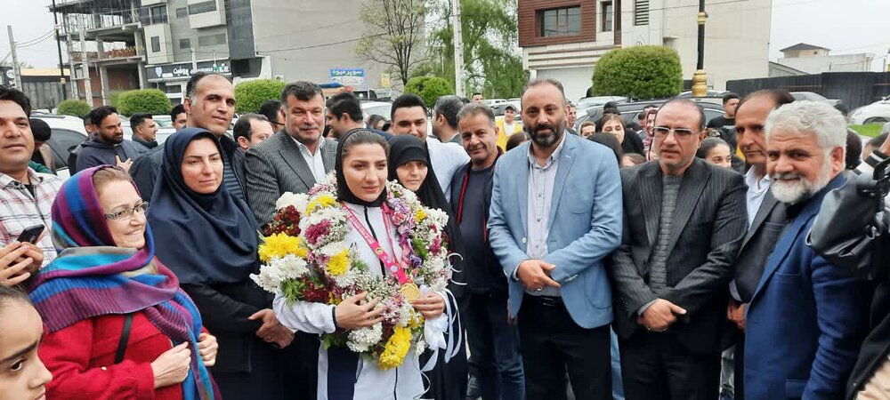 استقبال باشکوه آملی‌ها از قهرمان مسابقات جهانی ووشو