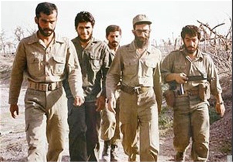 وقتی آیت‌الله خامنه‌ای لباس ارتش پوشید!