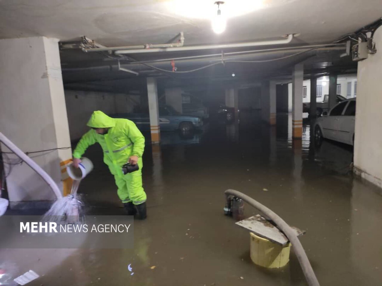 امداد رسانی هلال احمر آذربایجان غربی به ۵۰ نفر از مردم گرفتار در سیلاب - خبرگزاری مهر | اخبار ایران و جهان