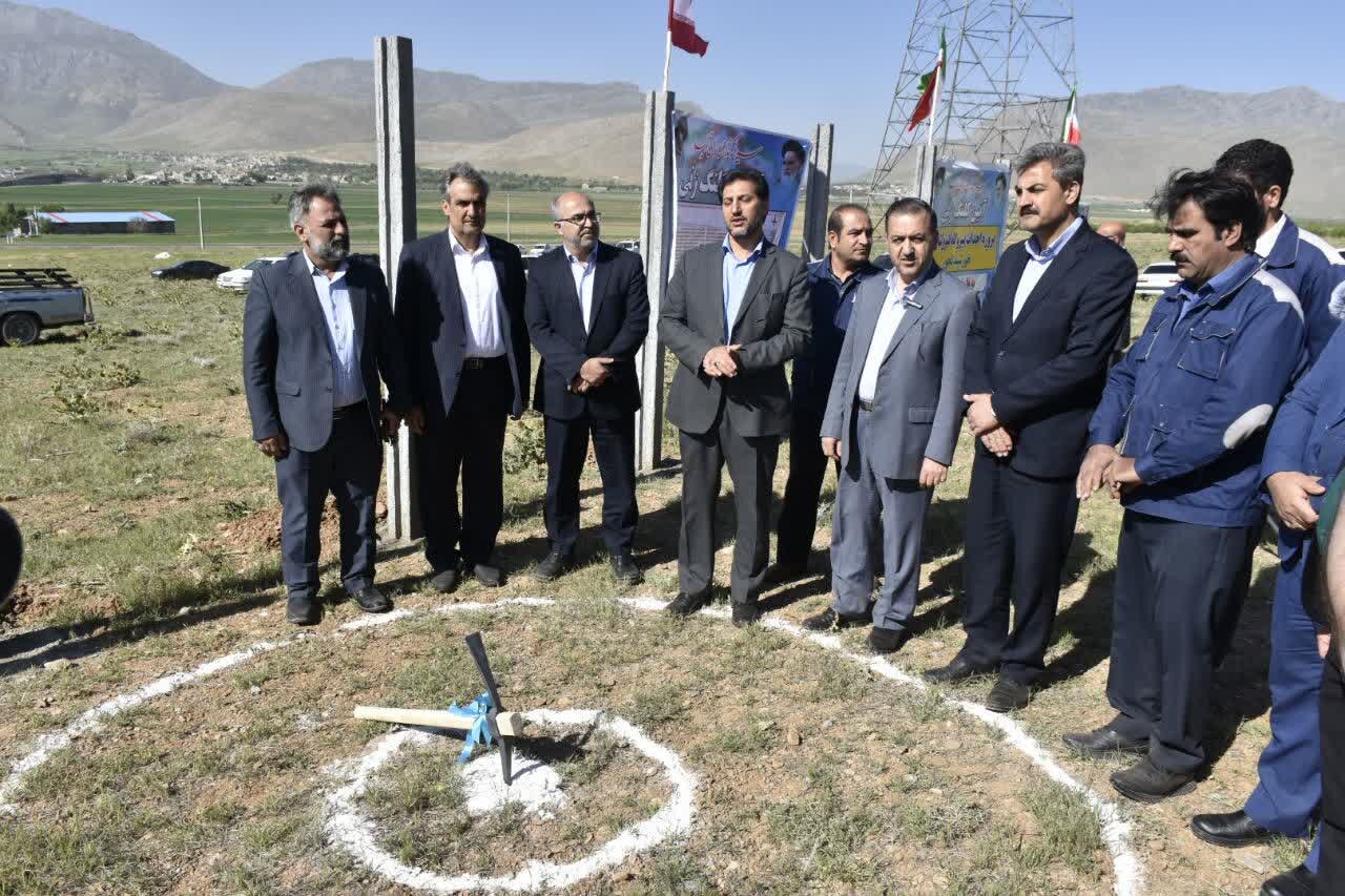 عملیات اجرایی احداث نیروگاه خورشیدی ۵ مگاواتی در شازند آغاز شد - خبرگزاری مهر | اخبار ایران و جهان