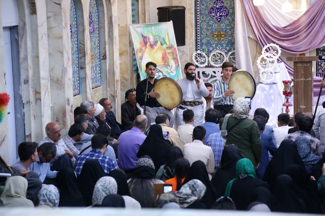 عطر رضوی در دیار کردستان؛ استقبال سنندجی‌ها از بیرق امام رضا(ع)