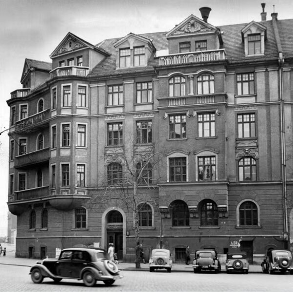 من همسایه هیتلر بودم/ شاید تنها شاهد زنده‌ای باشم که هیتلر را مستقیما دیده است